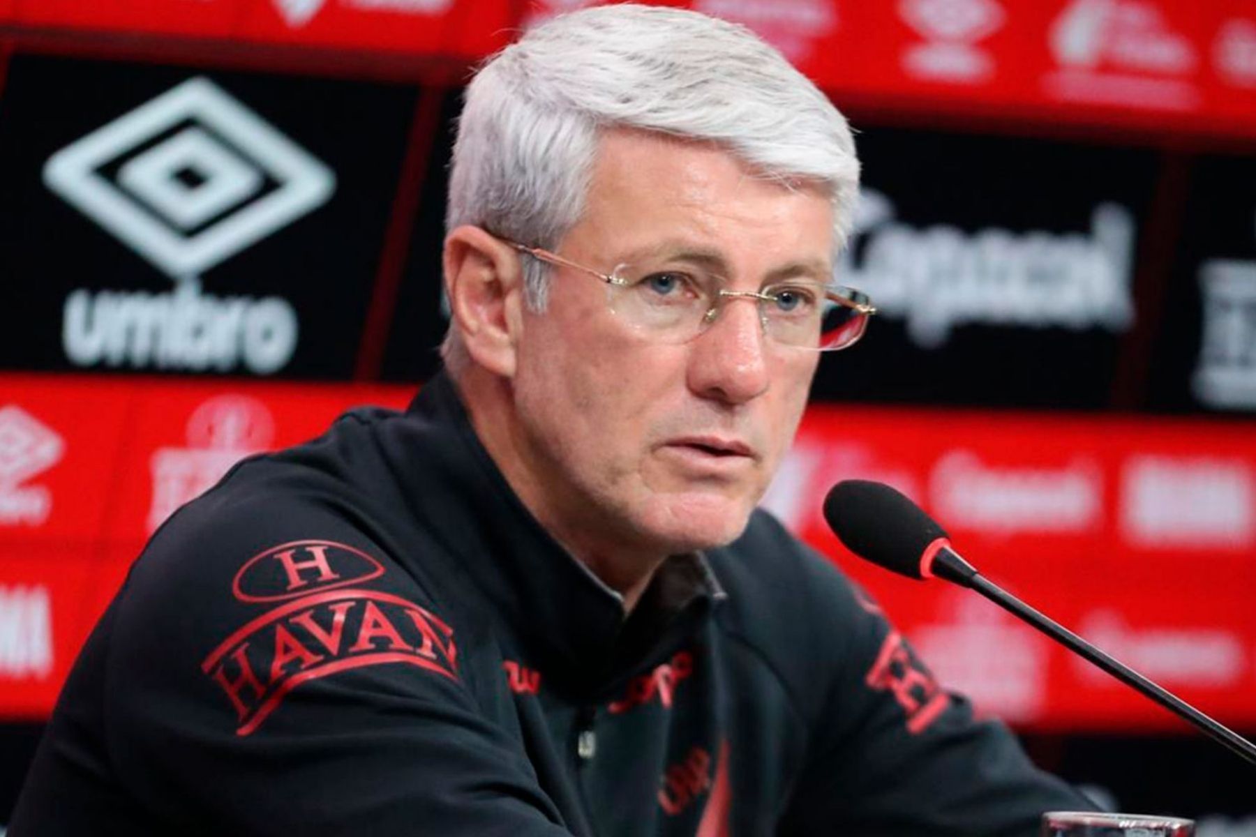Odair dá nota para atuação do Athletico-PR na vitória sobre o Botafogo