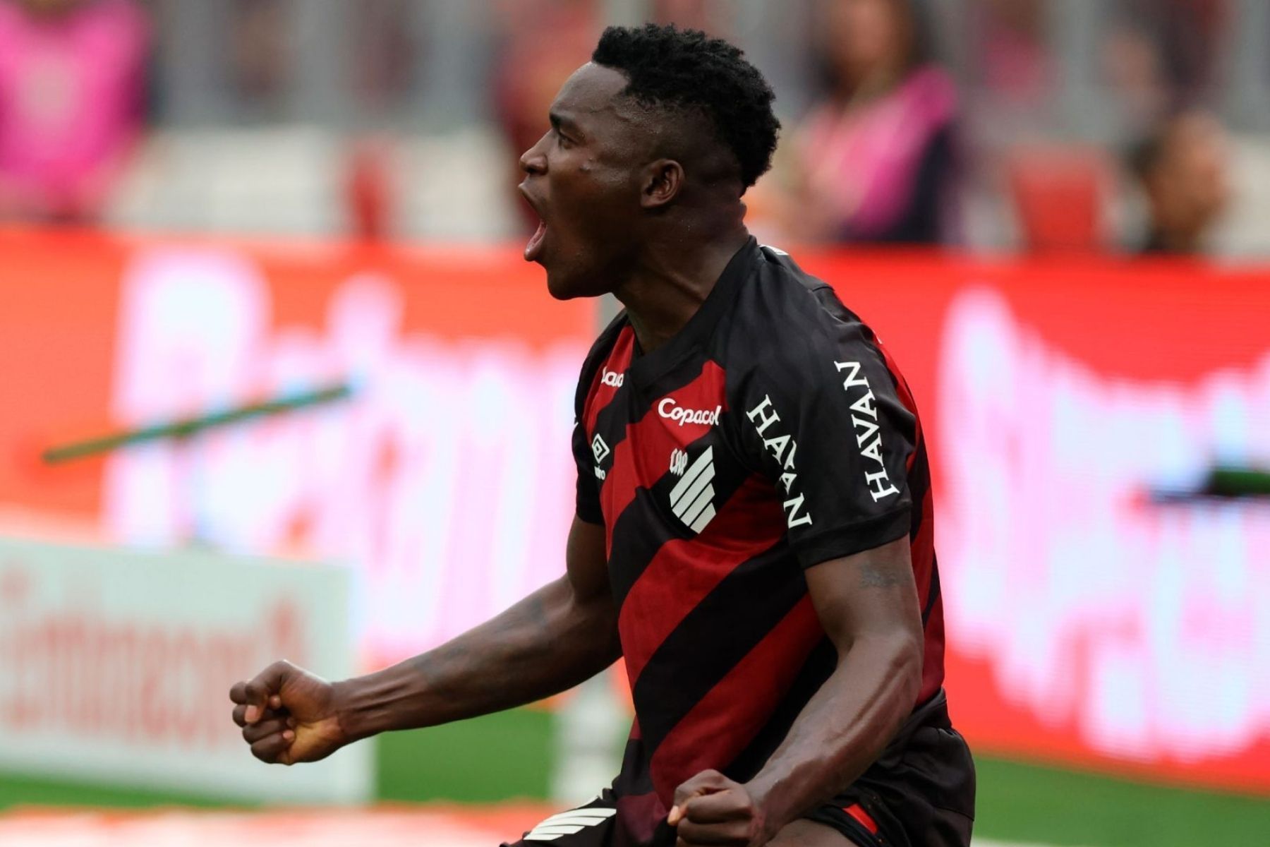 Artilheiro da Série A, Kevin Viveros alcança marca histórica no Athletico-PR