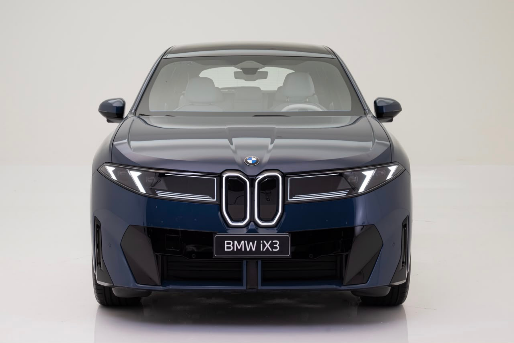 iX3 estreia nova era da BMW com 469 cv e autonomia de 570 km