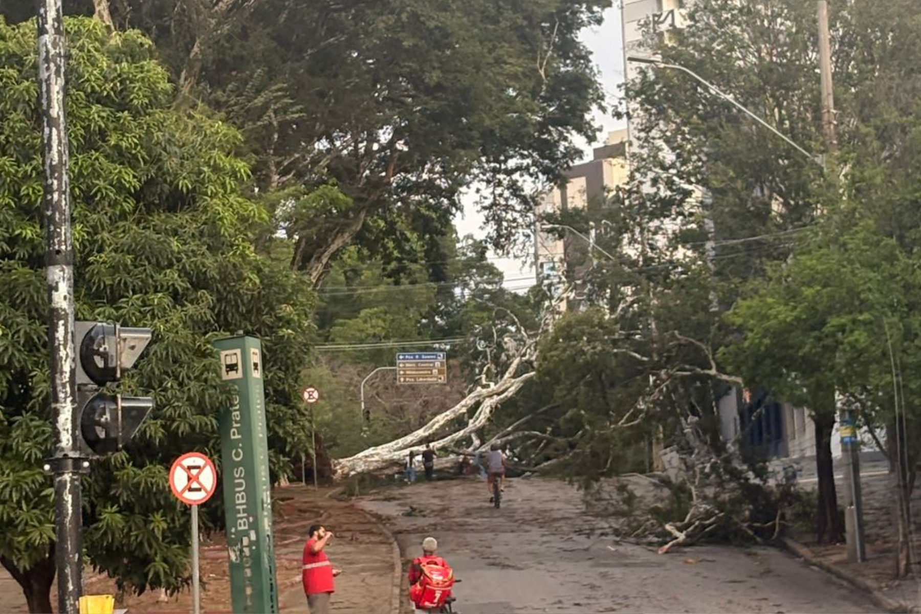 O que provocou o forte temporal que atingiu Belo Horizonte neste domingo (30)?