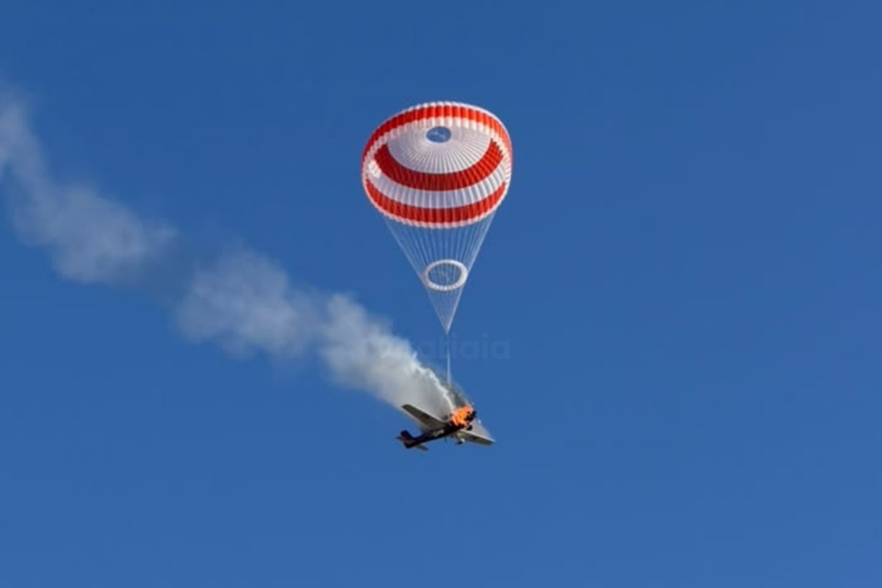 Vídeo: piloto aciona paraquedas de aeronave e consegue se salvar em Mateus Leme