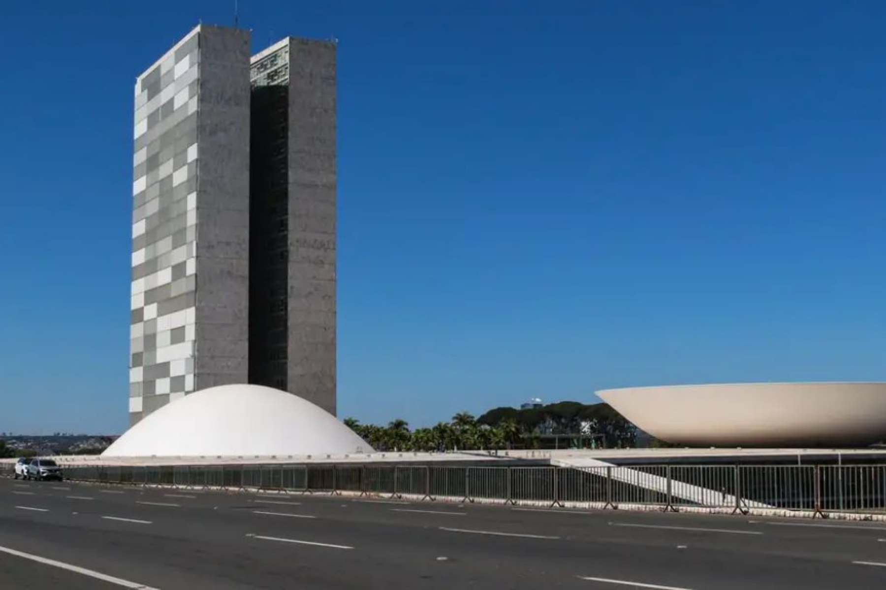 Prefeitos de Minas vão a Brasília para pressionar Congresso por mais dinheiro aos municípios