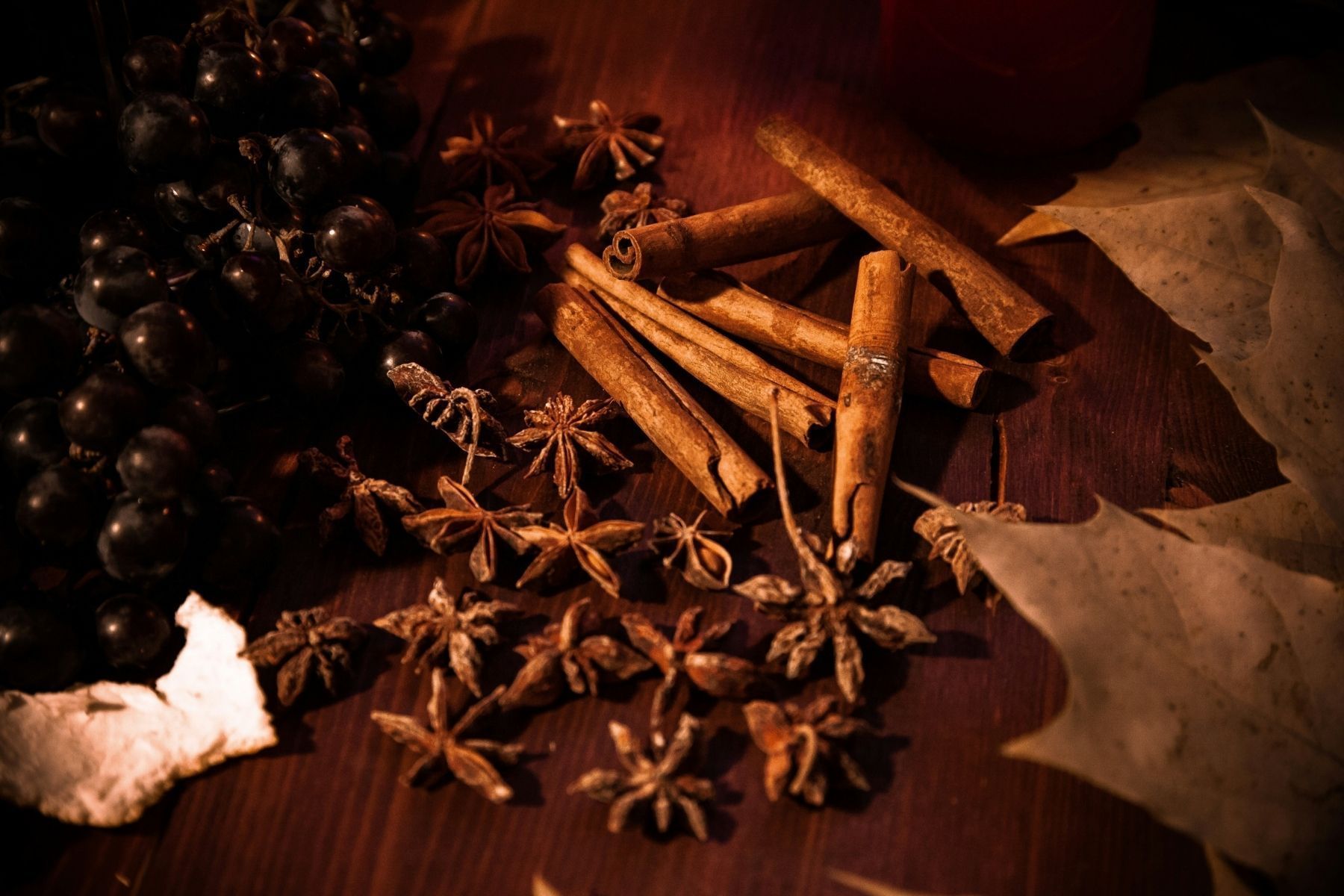 Ferver folhas de louro com canela e cravos-da-índia: por que recomendam e para que serve
