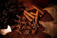 Ferver folhas de louro com canela e cravos-da-índia: por que recomendam e para que serve