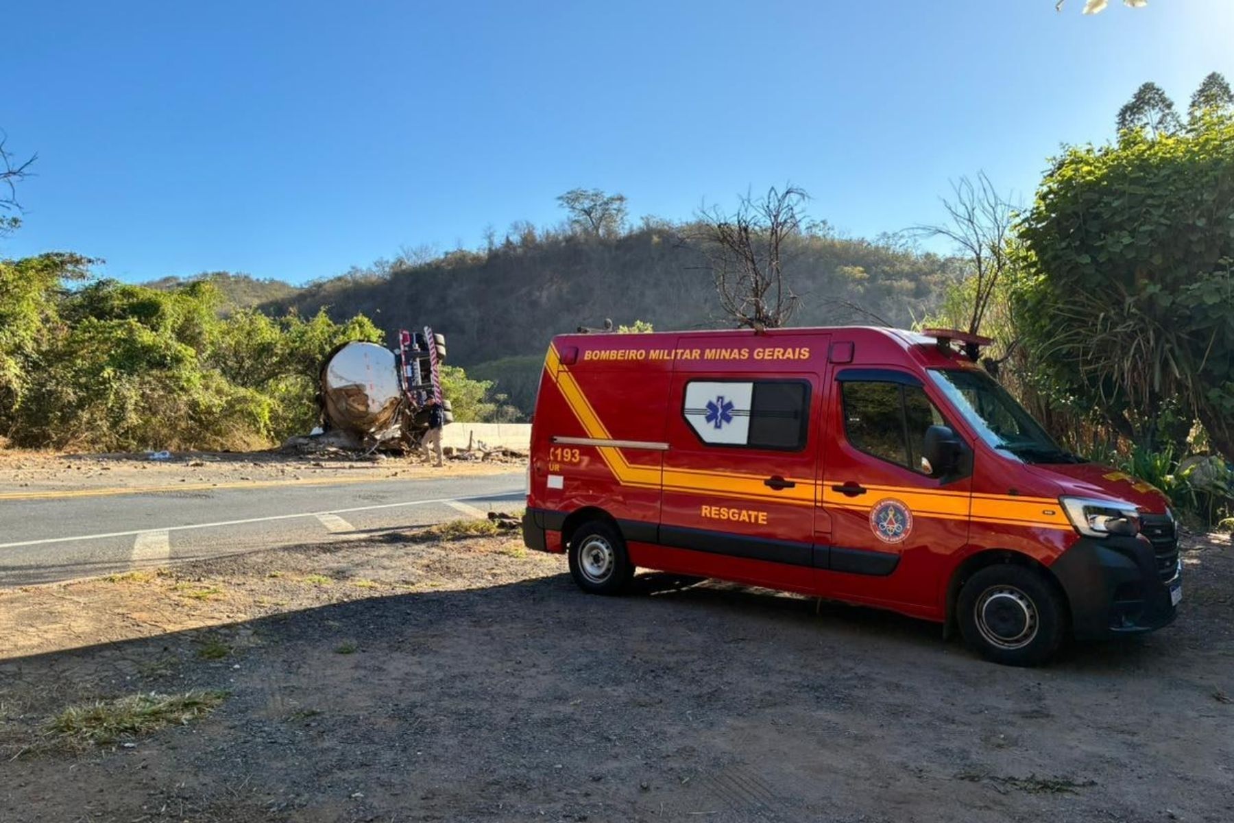 Motorista de carreta morre após batida na BR-251, no Norte de Minas
