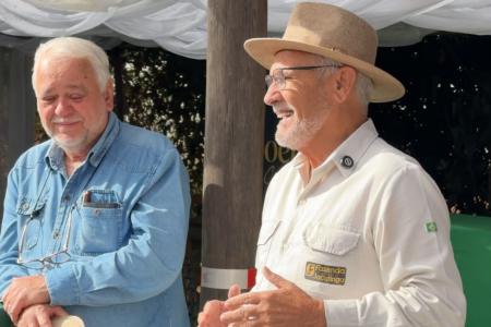 Paulo Sadi e Clênio Lamounier, proprietários da Fazenda Jacutinga em Capelinha MG • Mateus/ Cedida à Itatiaia