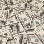 Comprar dólar em cima da hora: 4 erros que pesam no orçamento da viagem