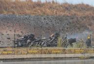MG-010 bloqueada na Grande BH: militares aguardam empresa remover combustível de caminhão