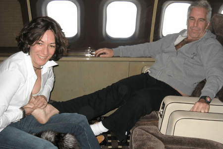 Epstein e a ex-namorada Ghislaine Maxwell • Reprodução