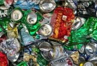 Menino de 13 anos se dedica à reciclagem e transforma 34 toneladas de latinhas em R$ 127 mil