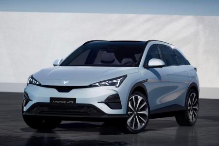 Arcfox T5 • BAIC/Divulgação