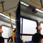 Vídeo: passageira flagra goteira de chuva em ônibus de Contagem