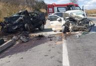 Grave acidente entre dois carros deixa cinco mortos e três feridos na BR-251, em Salinas