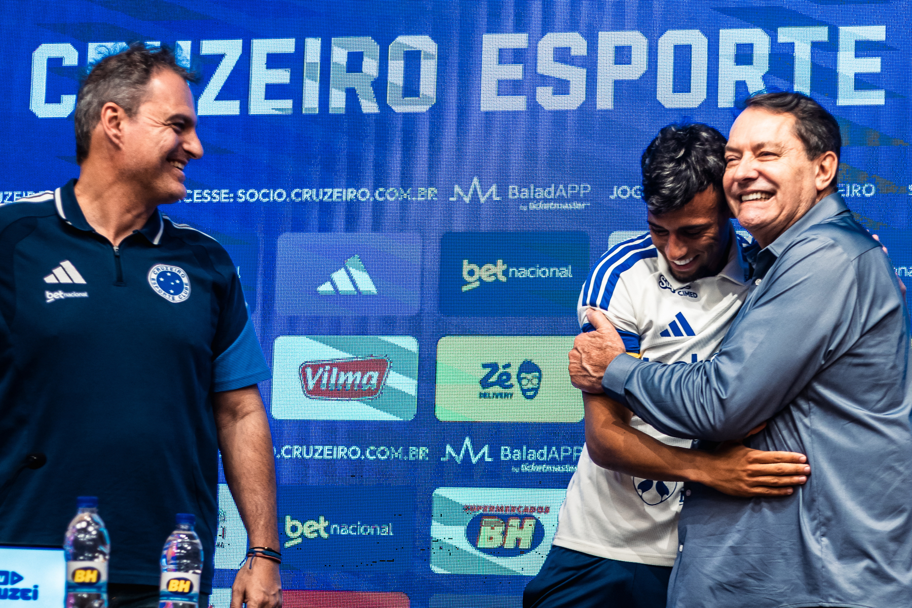 Cruzeiro explora mercado 'esquecido' e garante trio de R$ 371 milhões para o ataque