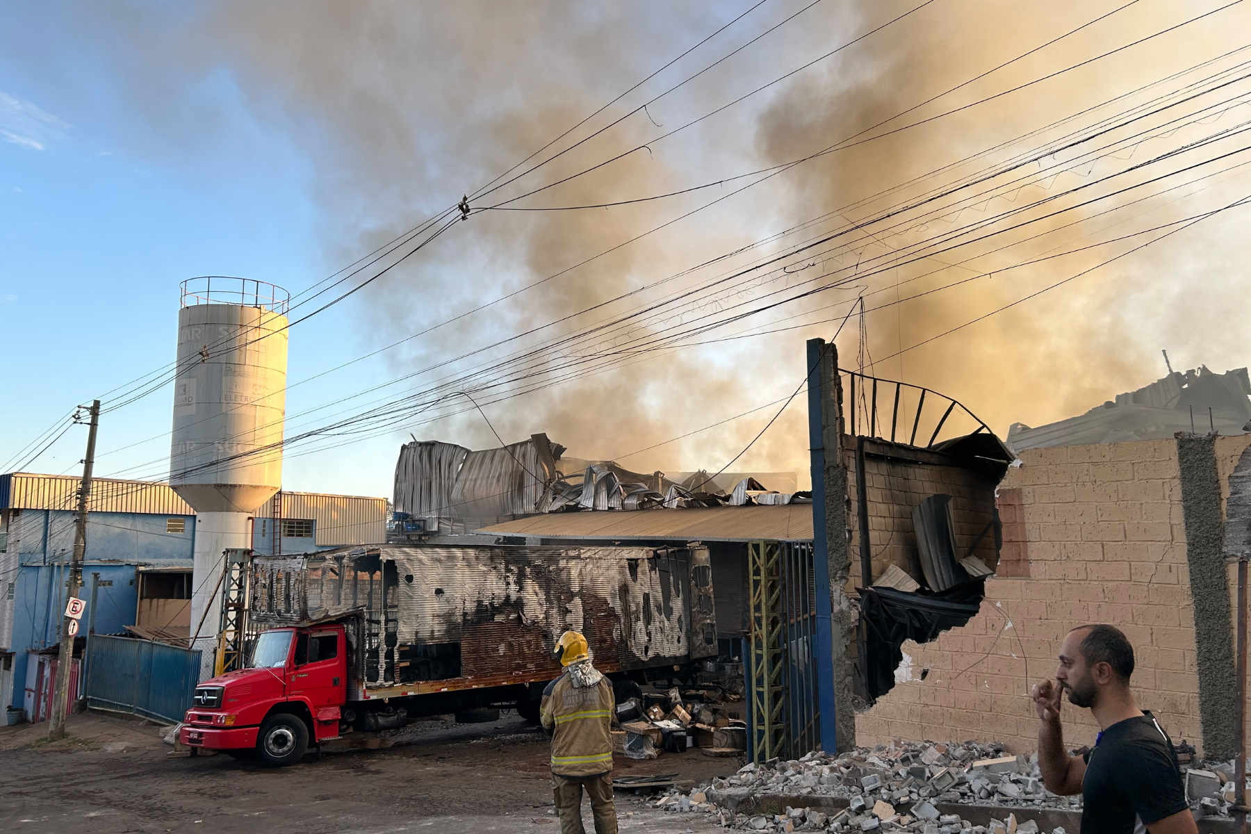 Incêndio em fábrica da Suggar: empresa diz que obtenção de auto estava em ‘curso regular’
