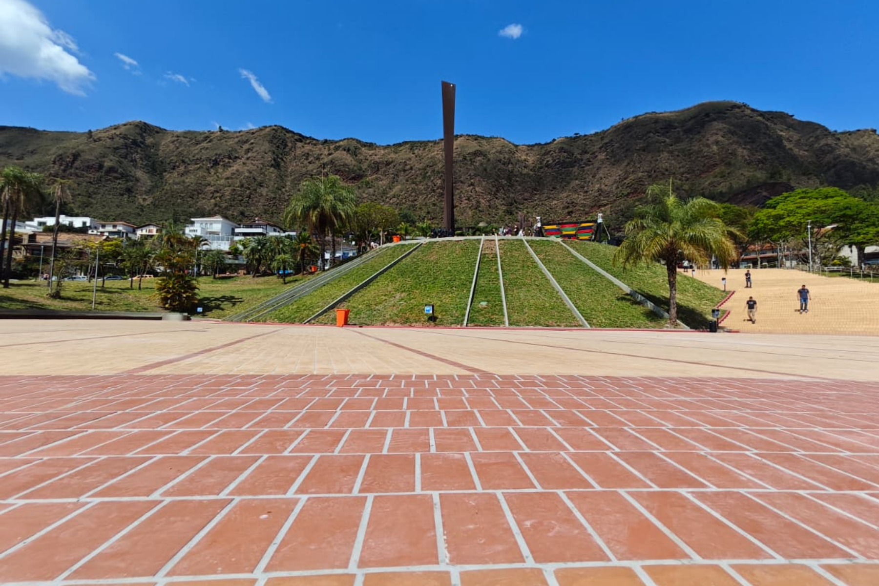 Praça do Papa, em BH, é reinaugurada após mais de dois anos em obras