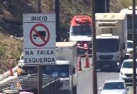 Motociclista morre em acidente com carreta no Anel Rodoviário, em BH