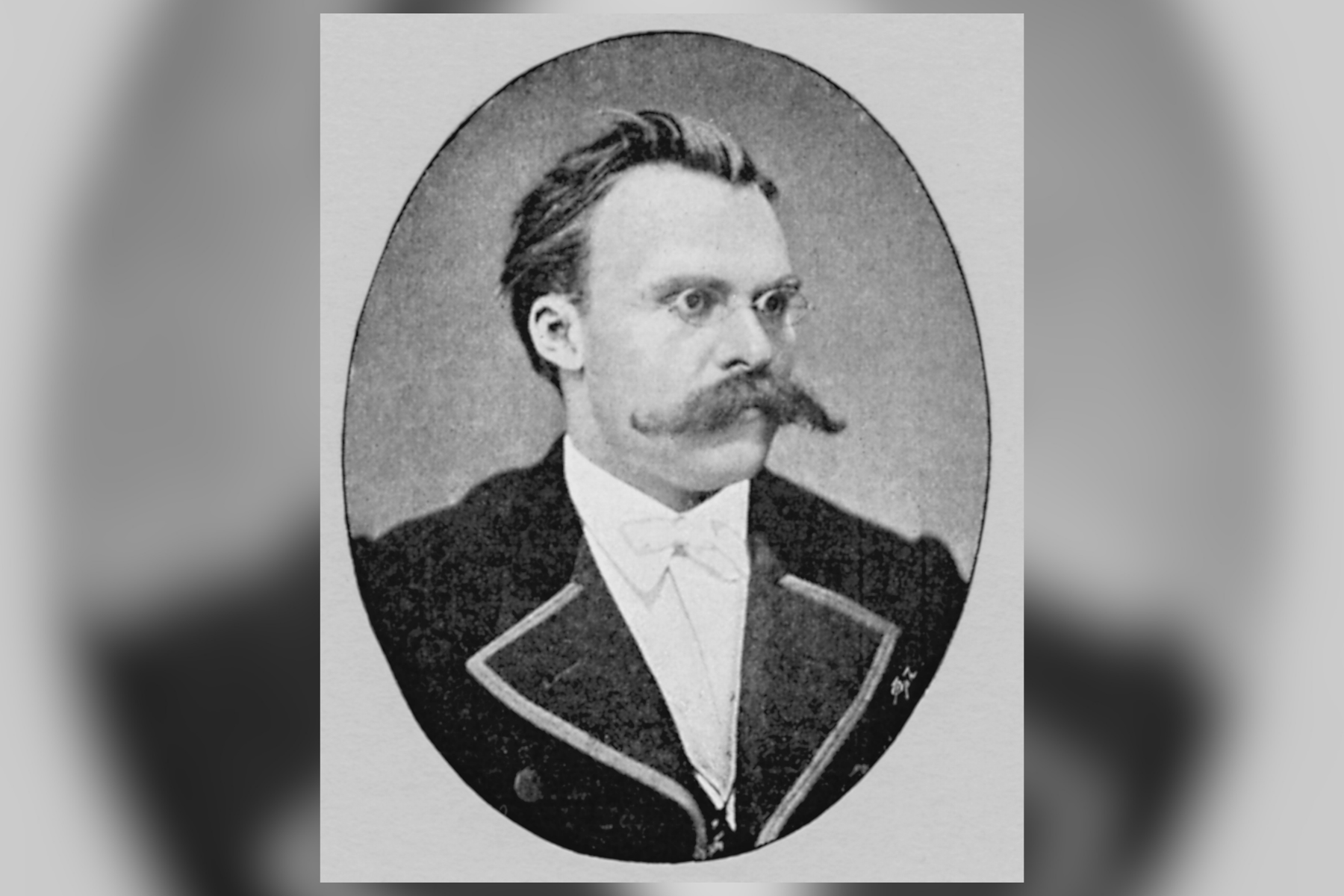 Segundo Nietzsche, no amor há sempre um pouco de loucura e razão juntas