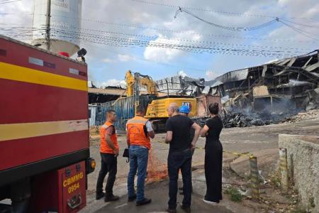 Defesa Civil aponta risco de colapso e isola galpões da Suggar após incêndio em BH