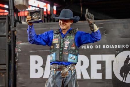 João Paulo Velasco vence 3° round em Barretos e encosta no título nacional da PBR