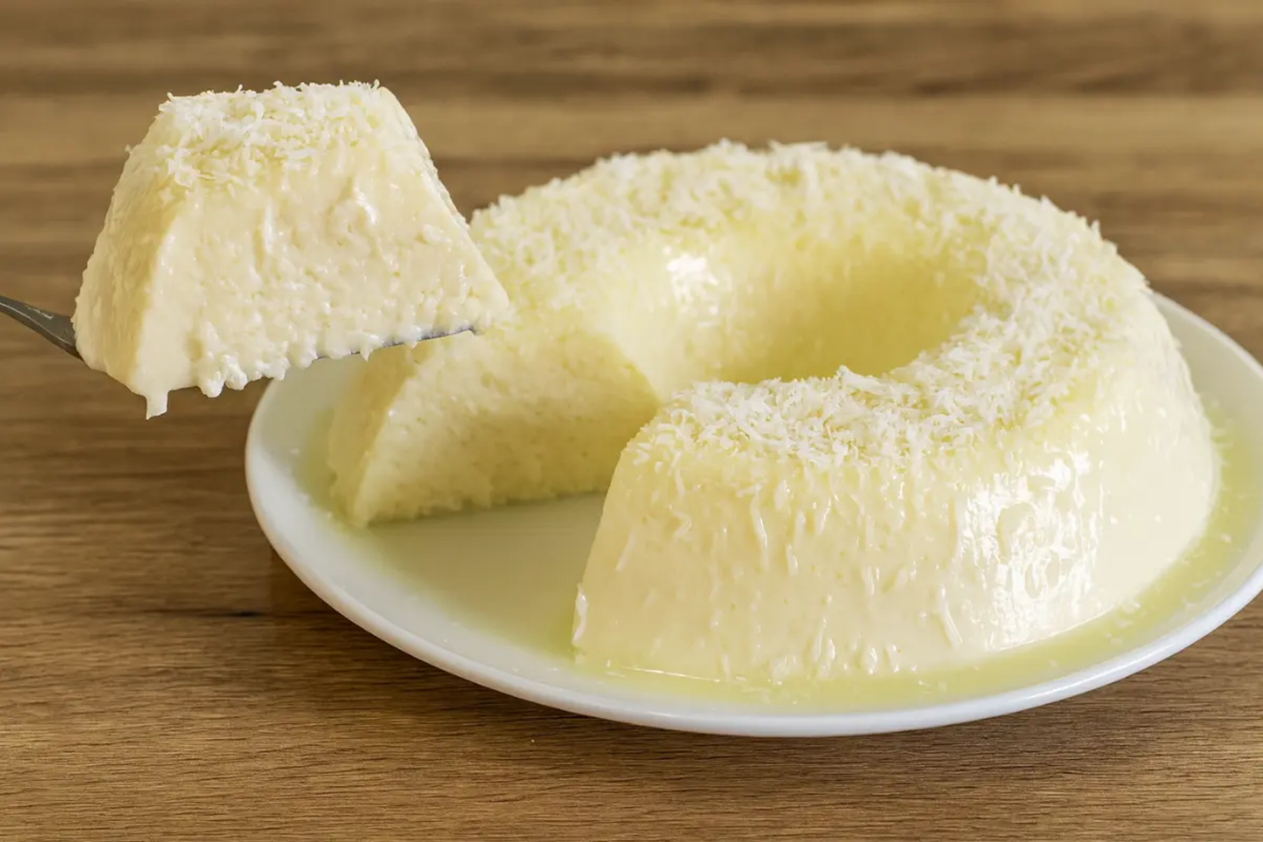 Como preparar um pudim de coco saudável sem açúcar, glúten ou lactose