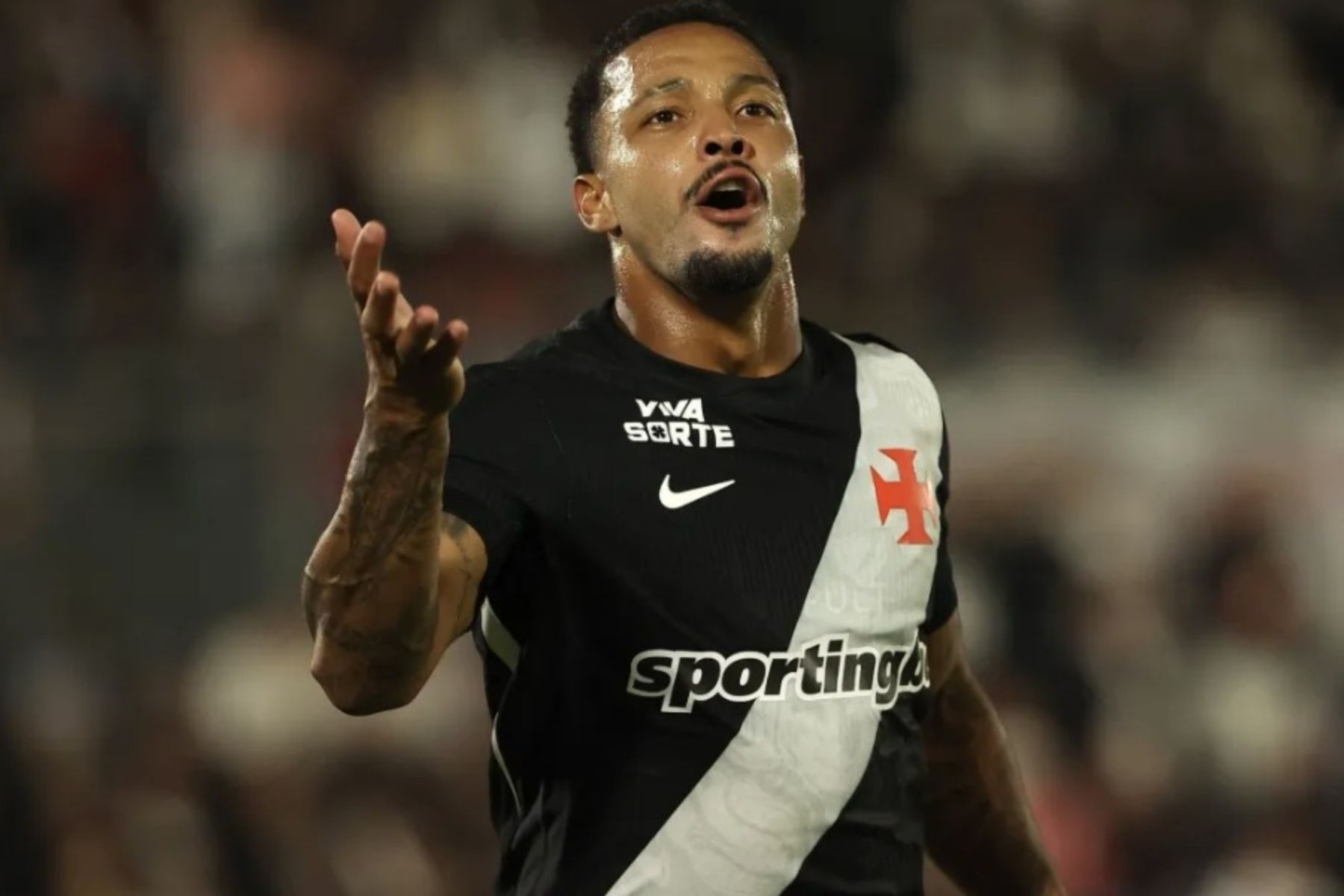 David Corrêa, atacante do Vasco investigado por suspeita de envolvimento com o CV, não comparece à delegacia após intimação