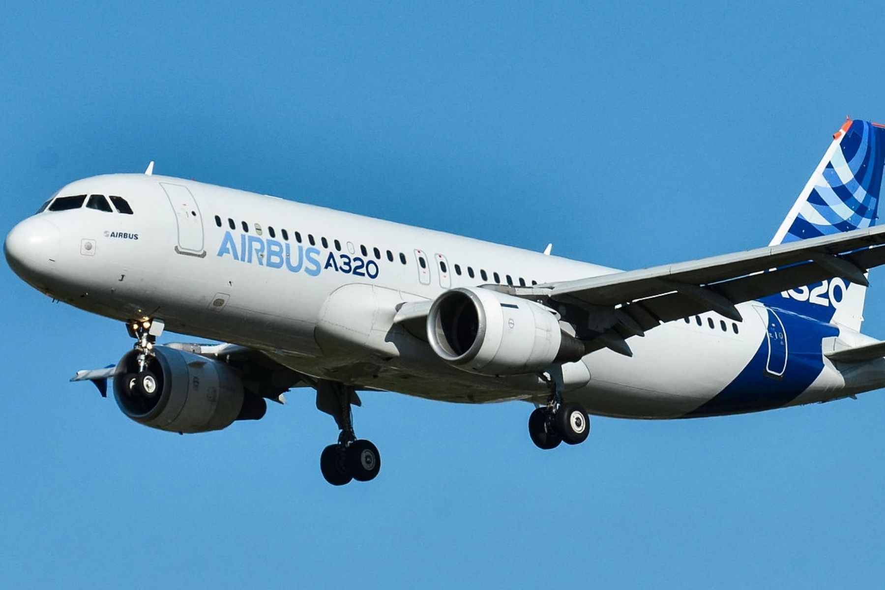 Forte turbulência em voo entre Tailândia e Índia deixa 17 feridos e danifica cabine de avião