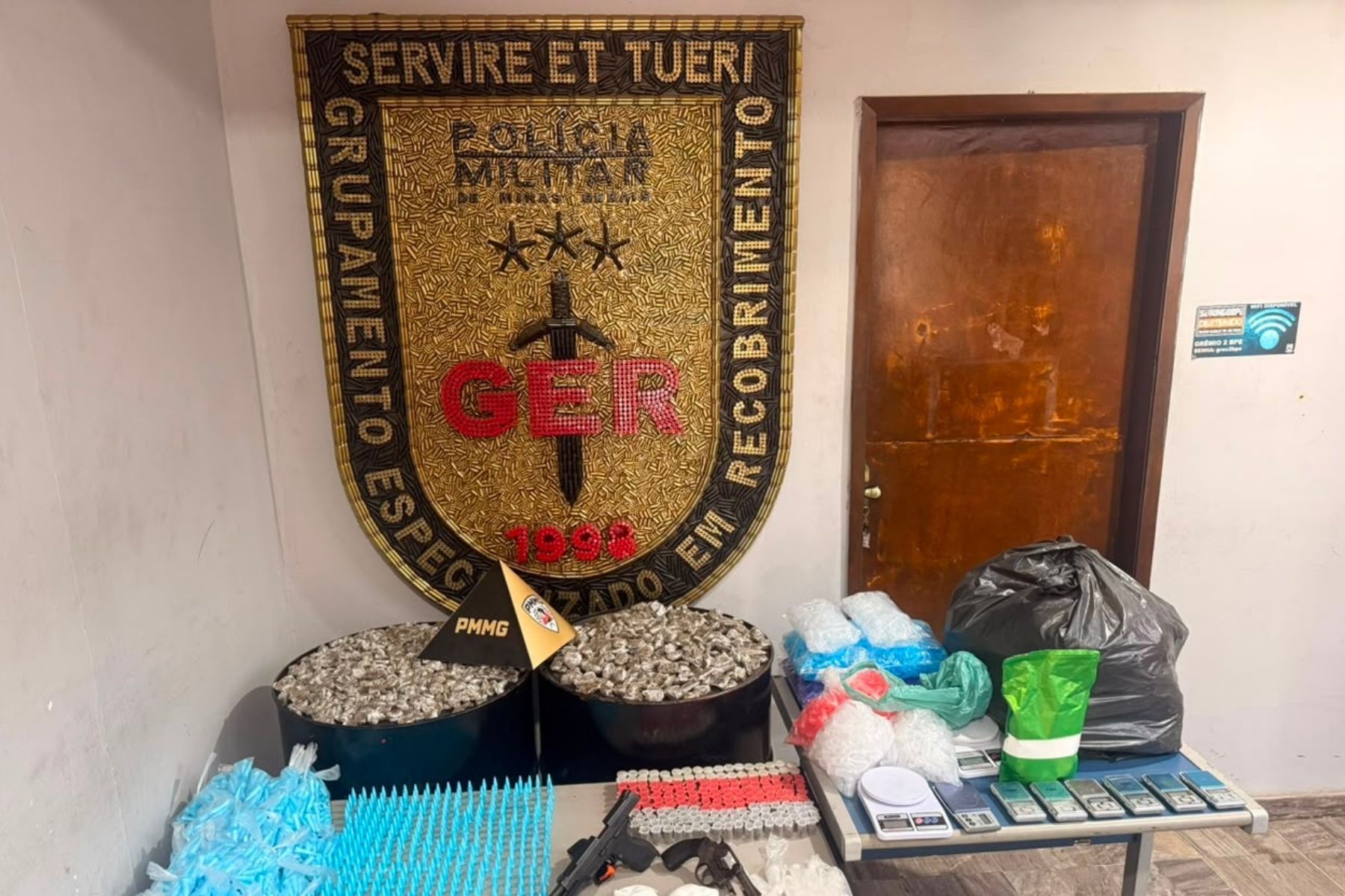 Polícia prende mulher com drogas e armas em meio à guerra de facção no Jardim Laguna