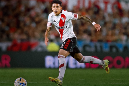 Kevin Castaño durante jogo do River Plate-ARG