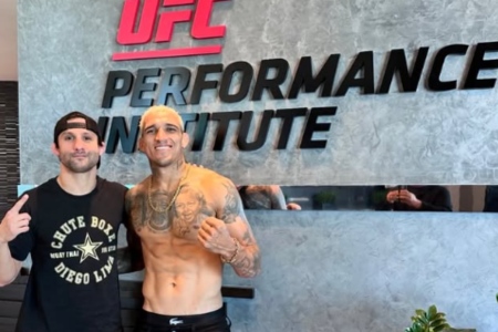Charlies do Bronxs ao lado de Allan Nascimento