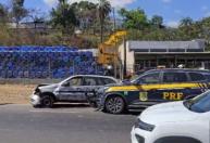 Perseguição com tiros em pneu e batida em viatura da PRF termina com suspeitos presos em BH