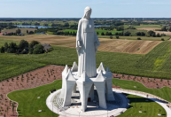 Maior que o Cristo Redentor: Polônia inaugura estátua da Virgem Maria com 55 metros