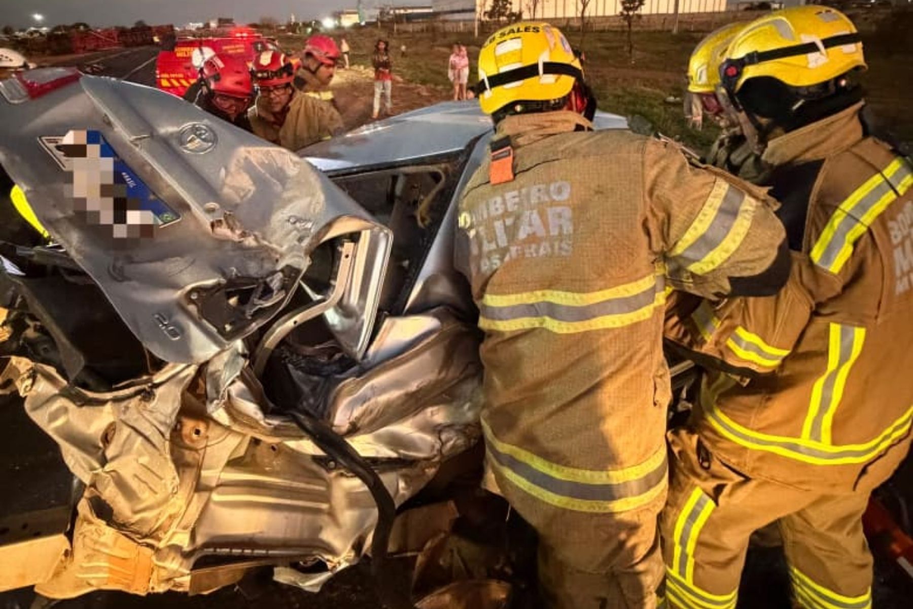 Acidente envolvendo quatro veículos na MGC-452 deixa três mortos