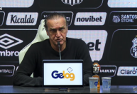 Cuca atualiza situação de dupla machucada em Santos x Macará: 'Um pouco mais sério'