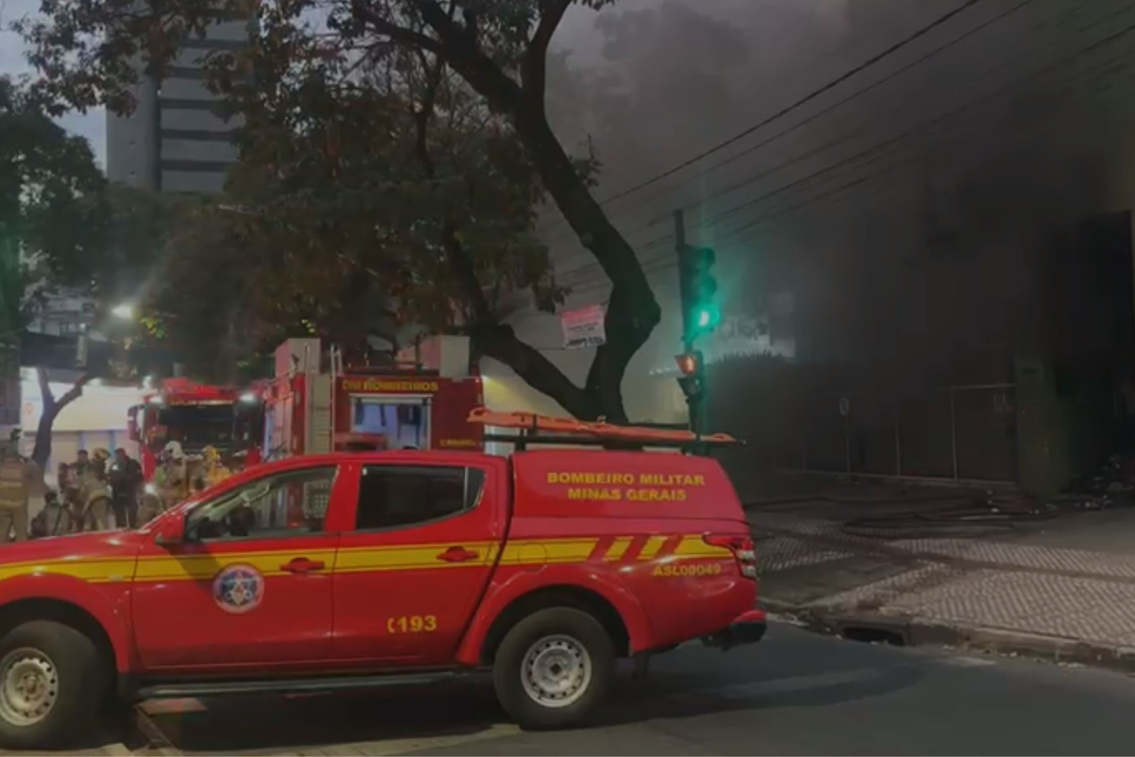 Incêndio em prédio abandonado: vizinhança denuncia insegurança há dois meses em BH