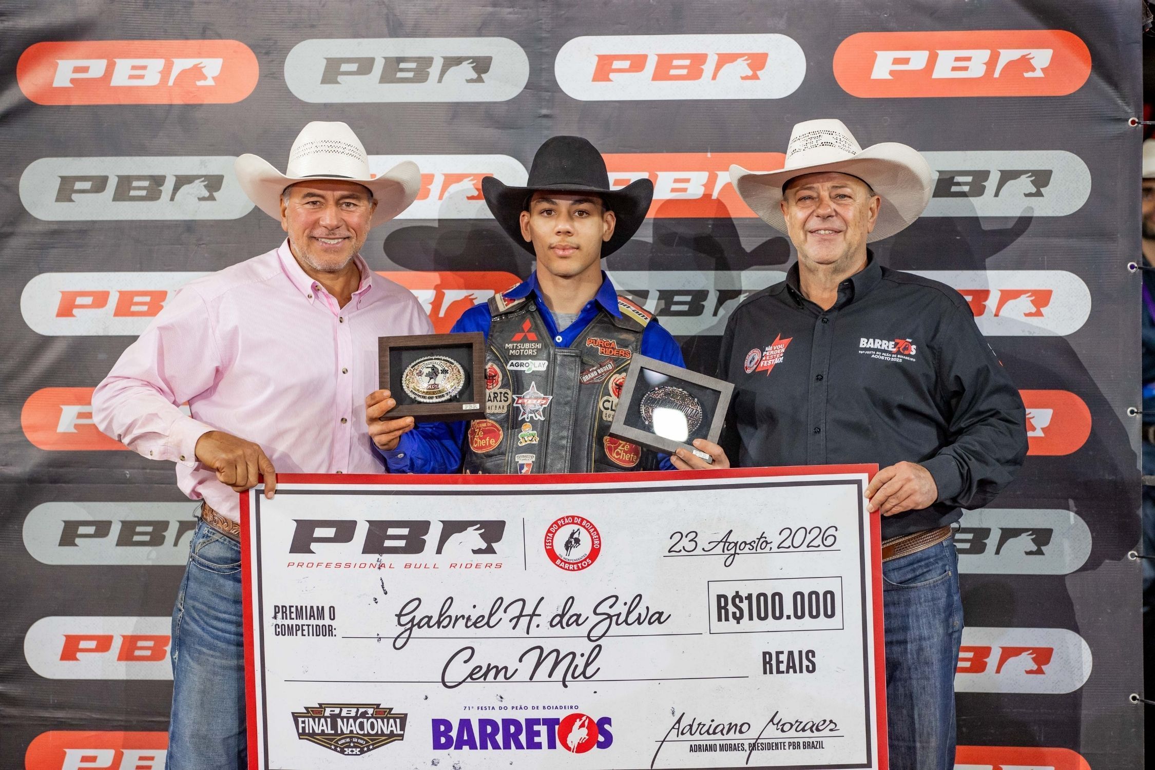 Revelação mineira domina a arena e conquista a etapa de Barretos da PBR Brazil