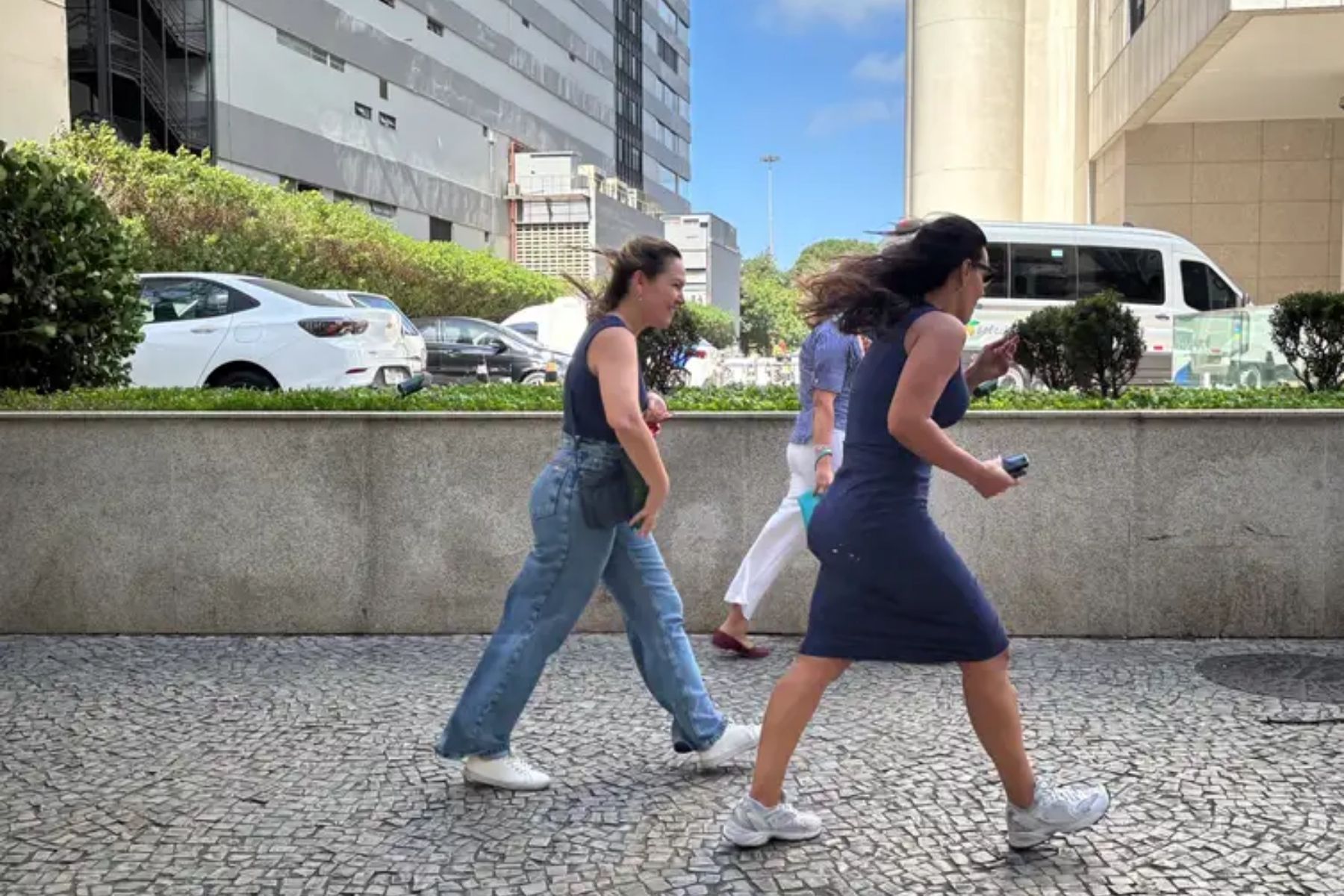 Rio de Janeiro registra calorão de 36,9ºC e chuva fraca em meio ao avanço de ciclone-bomba