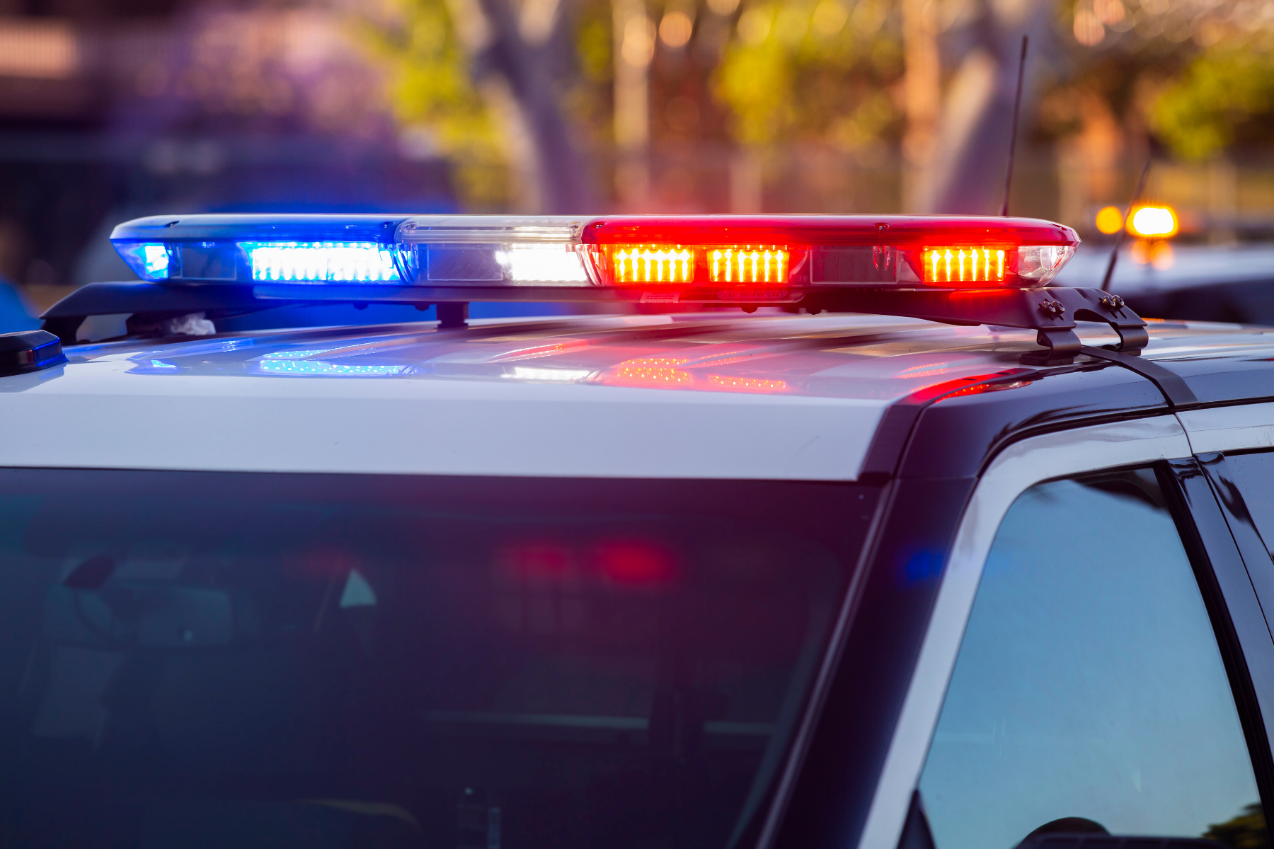 Homem suspeito de se masturbar na frente de crianças é levado à delegacia e solto em seguida