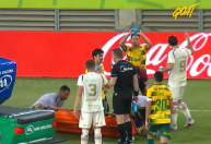 Atacante do Fortaleza é expulso após mostrar dedo do meio para a torcida na Série B