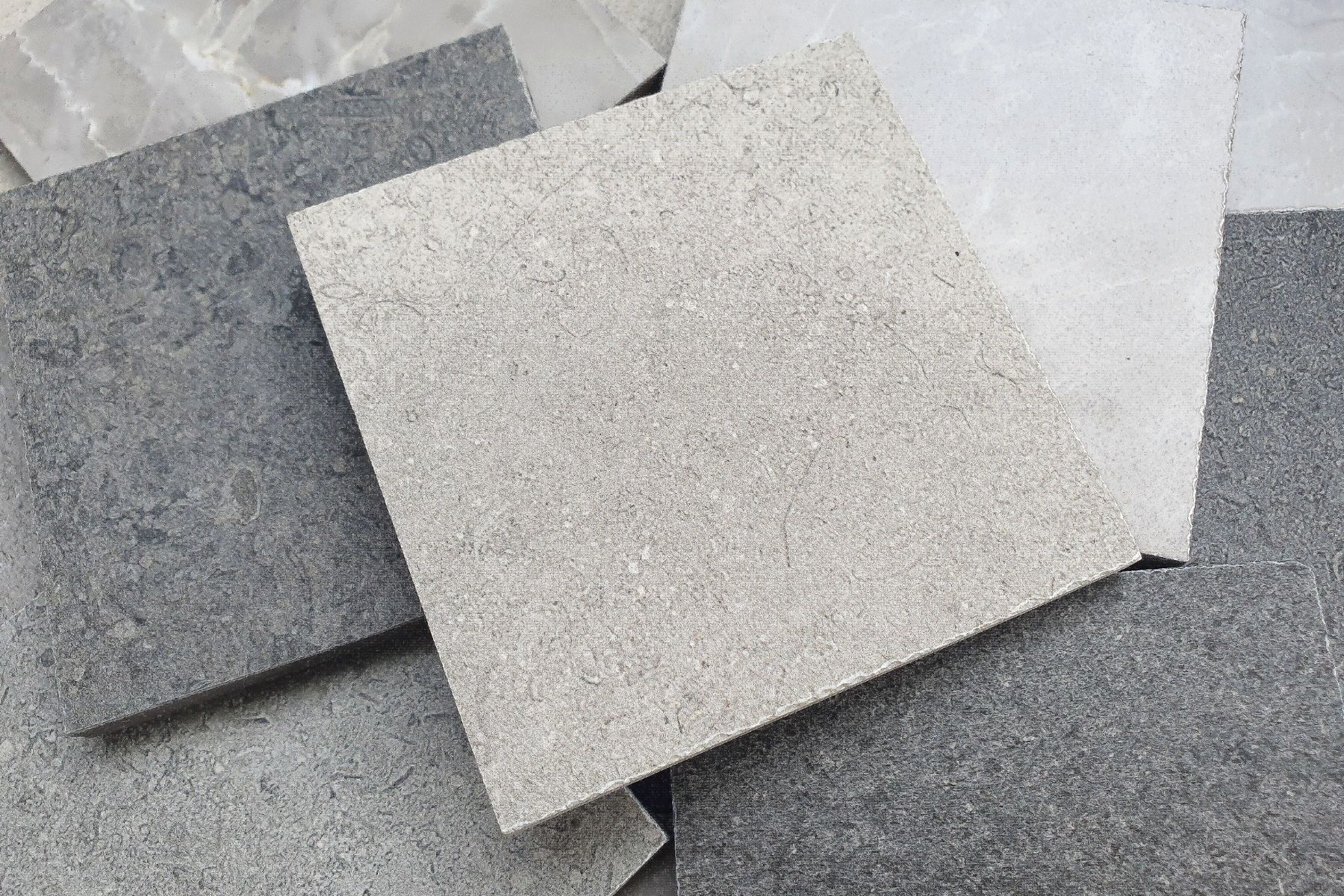 Nem mármore, nem granito: dois materiais práticos substituem a pedra nas cozinhas
