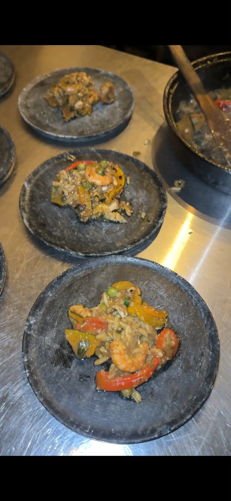Paella ganha toque mineiro em homenagem à campeã da Copa do Mundo de 2026