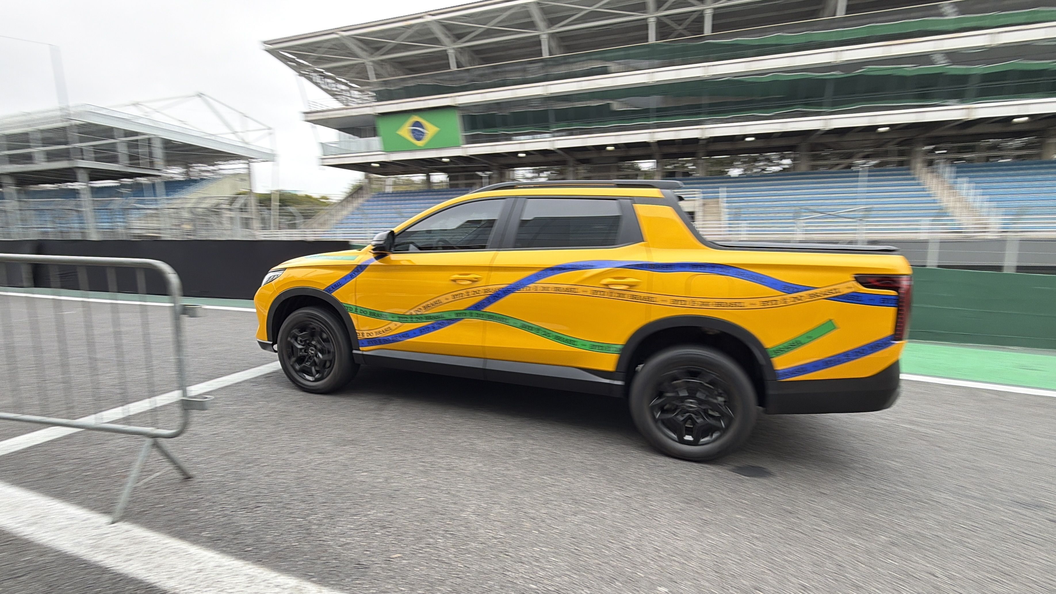BYD Mako surge de amarelo em Interlagos; coincidência ou provocação à Volkswagen?