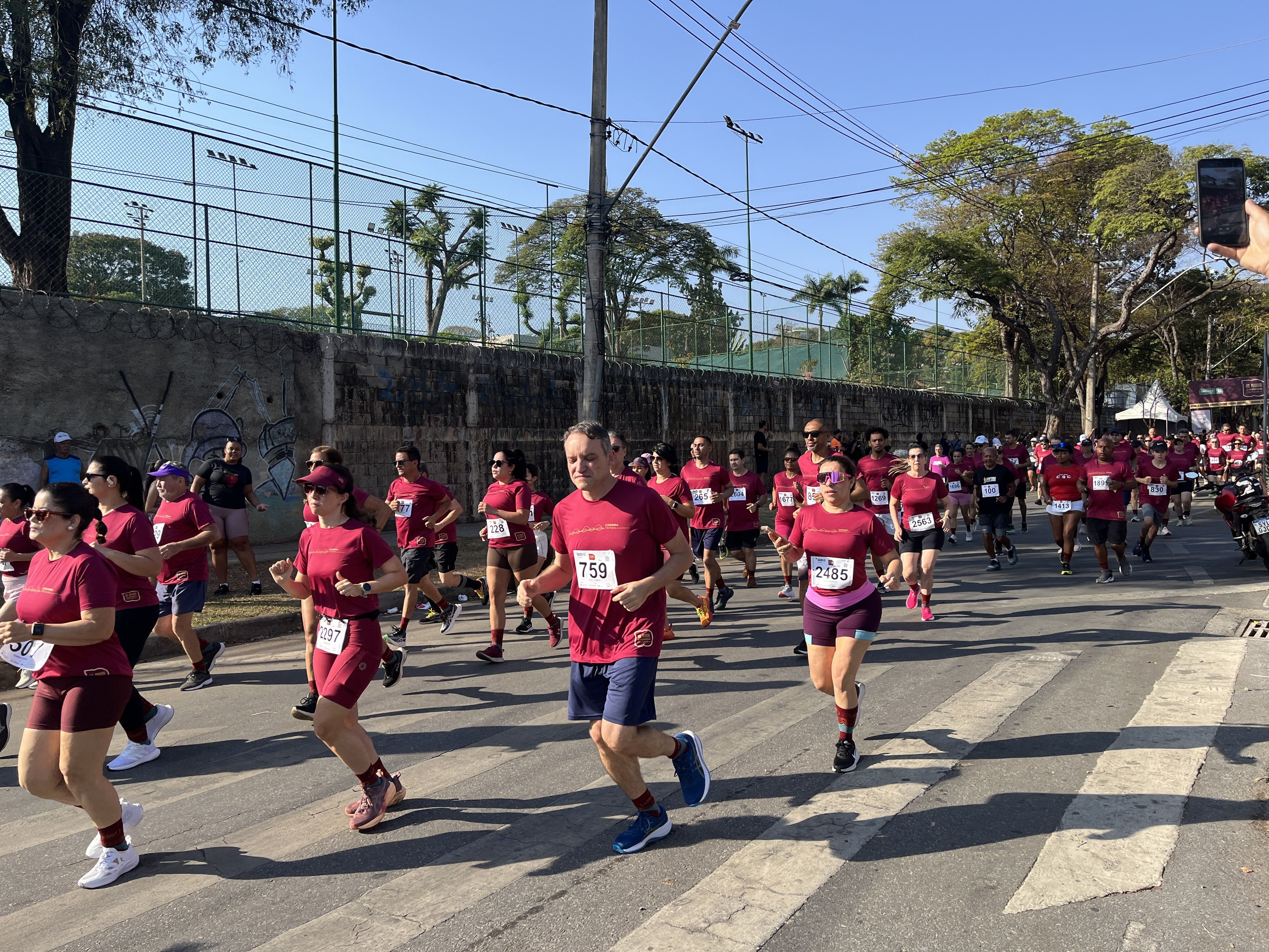 Corrida Itatiaia completa dez anos e reúne milhares de pessoas na Pampulha