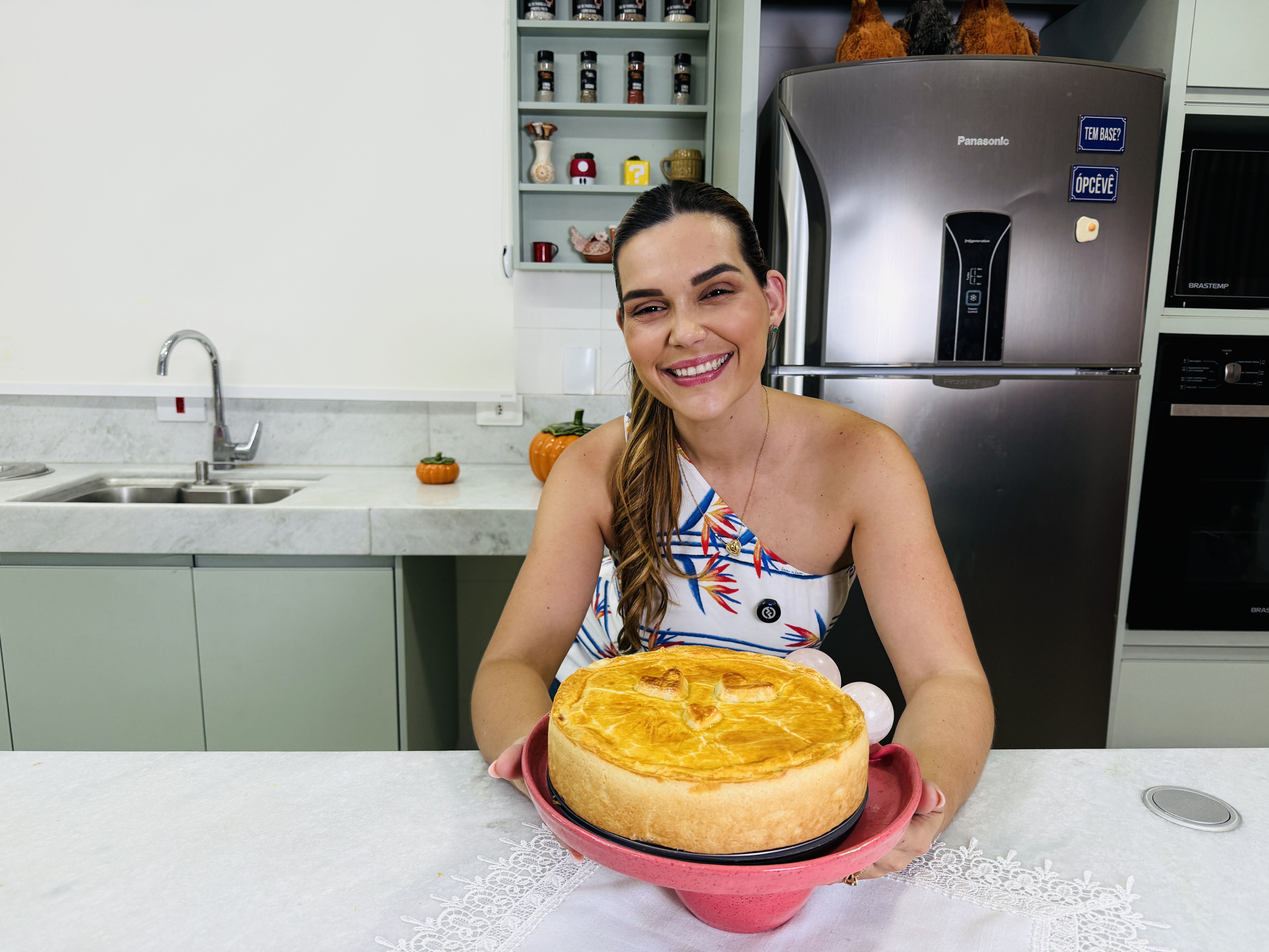 Torta de ‘massa podre’ é o famoso empadão de catupiry; confira a receita!