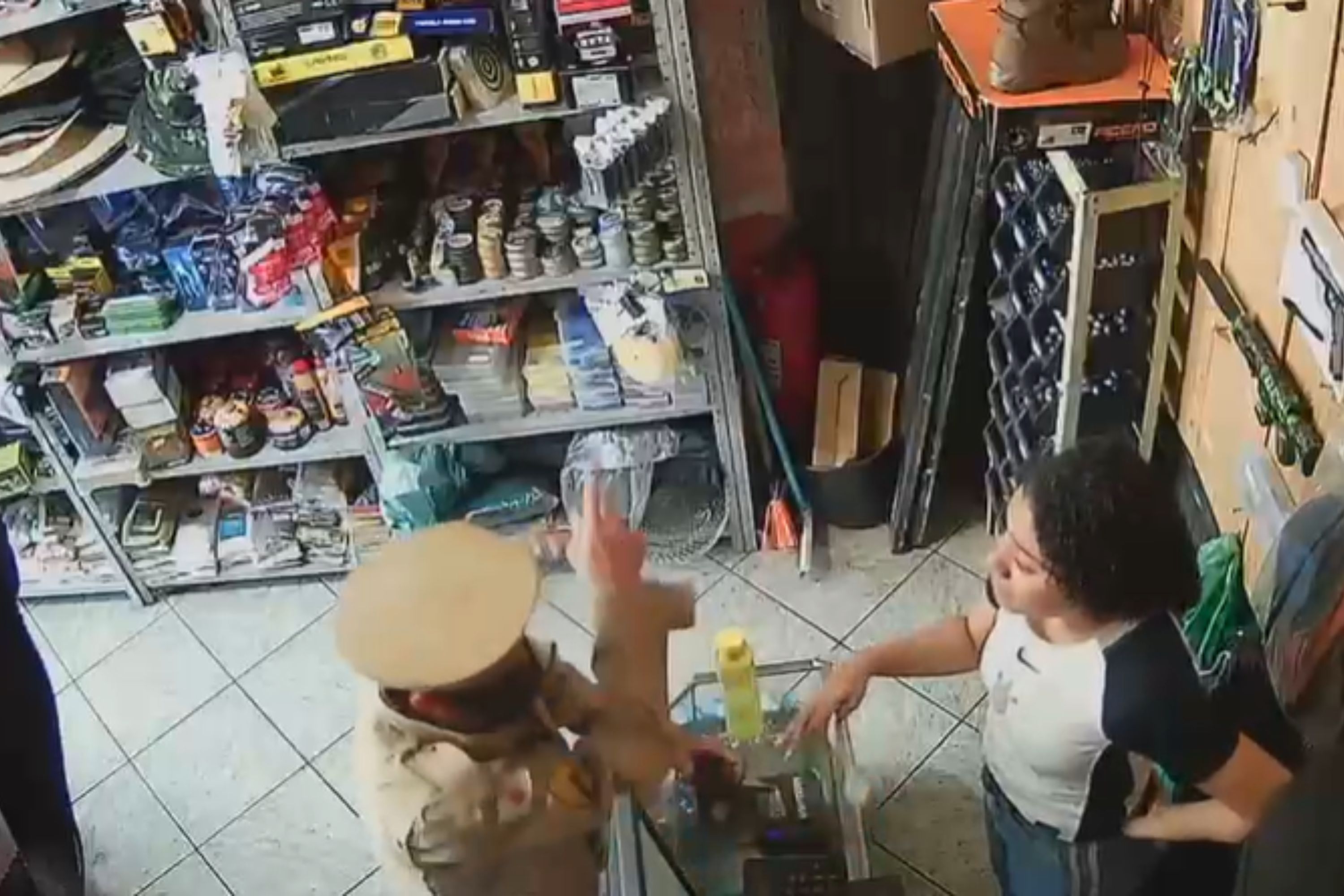 Assaltante usa farda da PM para roubar loja na Vilarinho, em BH