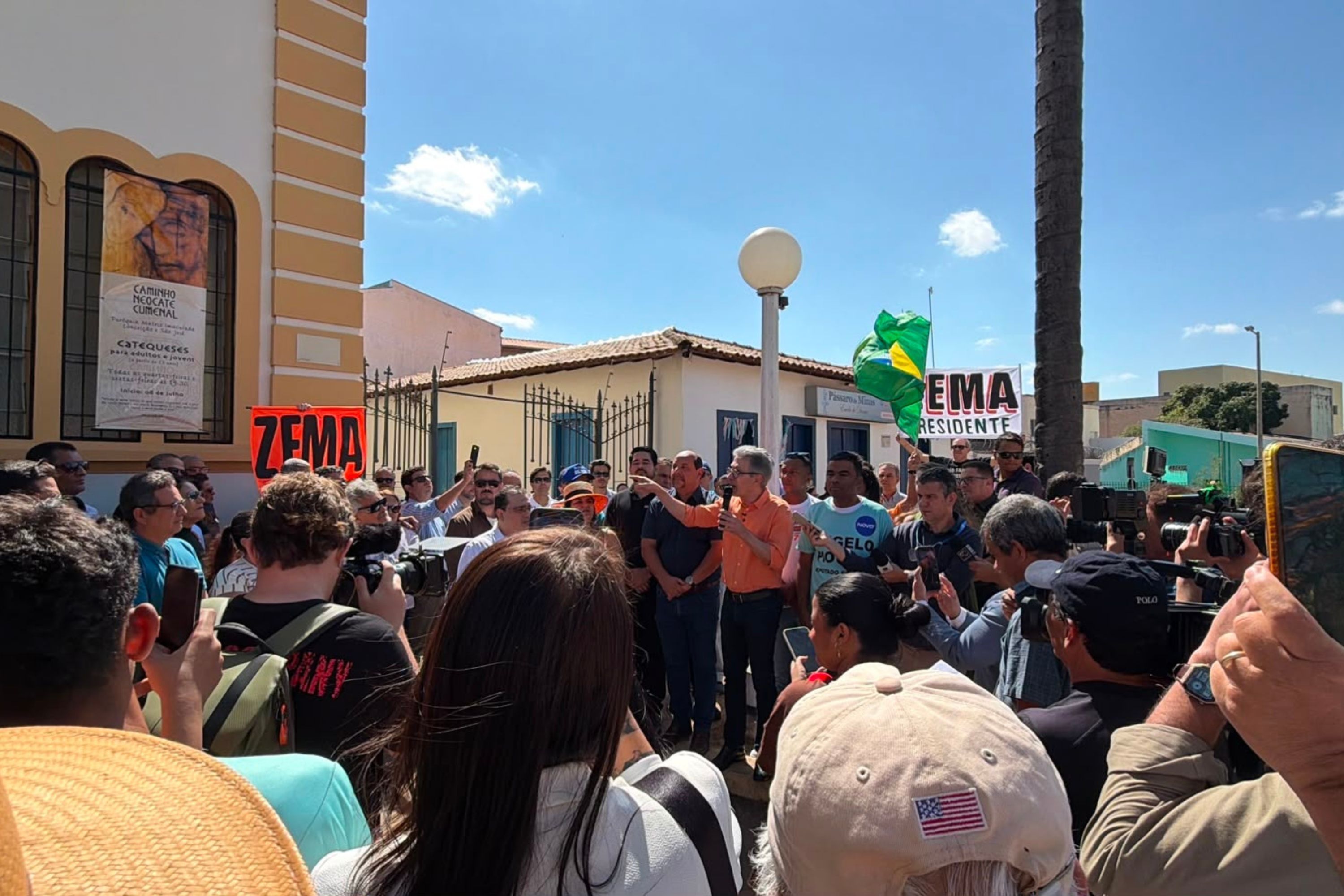 Zema inicia campanha com missa em Montes Claros: ‘Exemplo do Brasil que dá certo’