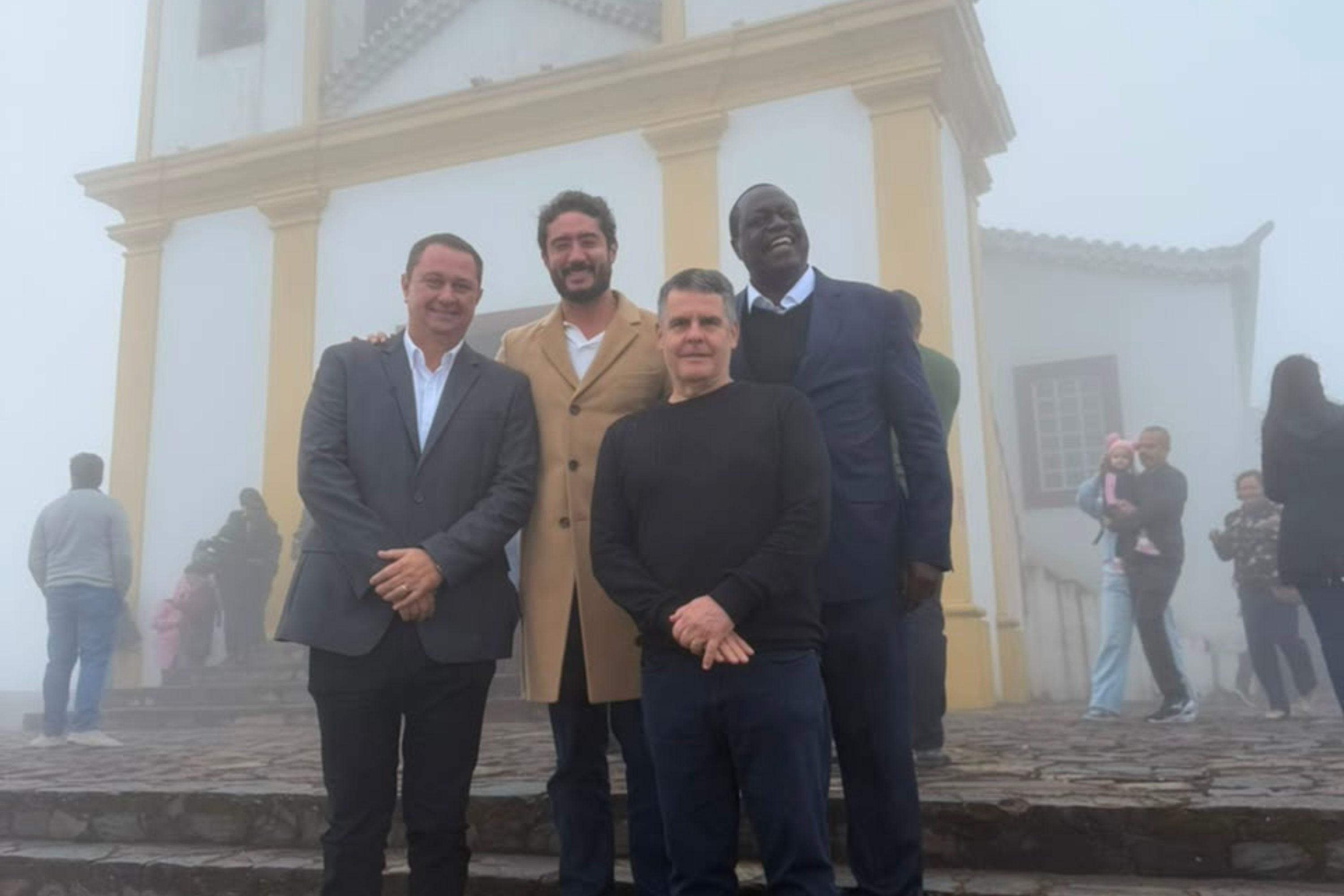 Gabriel Azevedo repete Tancredo Neves e inicia campanha na Serra da Piedade