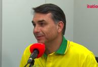 Flávio Bolsonaro não irá ao primeiro debate entre candidatos neste domingo (23)