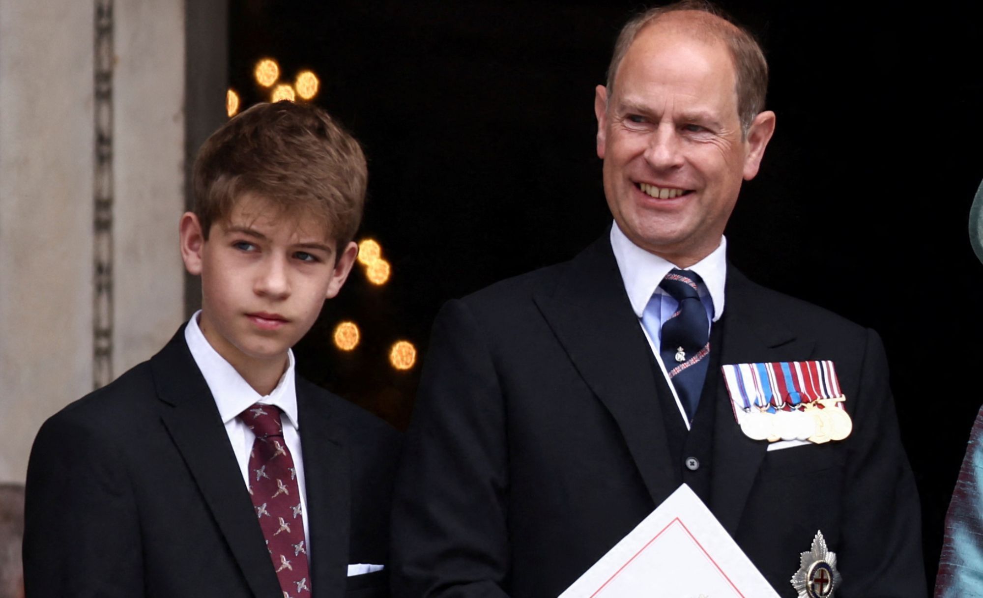 Aos 18 anos, sobrinho do rei Charles III assume emprego comum para ganhar dinheiro