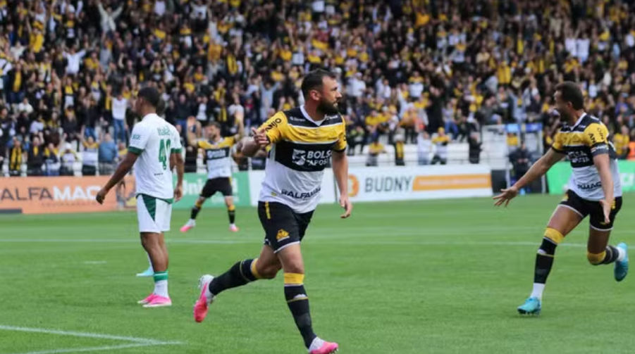 Ex-Cruzeiro decide, Criciúma vence Goiás e mantém liderança da Série B